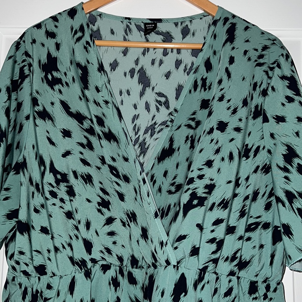 Plus Size Teal Printed V-Neck Swing Dress - Picture 5 of 10